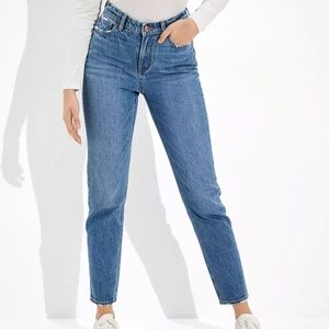 American Eagle v-rise mom jean